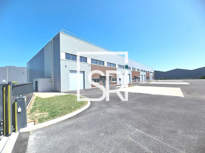A louer Entrepôt 395m² Cournon-d'Auvergne A louer Entrepôt 395m² Cournon-d'Auvergne