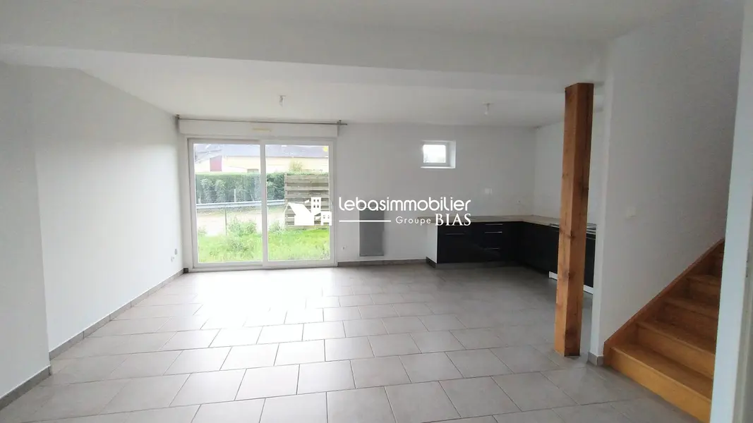 Maison mitoyenne 1 coté 78 m2 avec petit jardin Maison mitoyenne 1 coté 78 m2 avec petit jardin