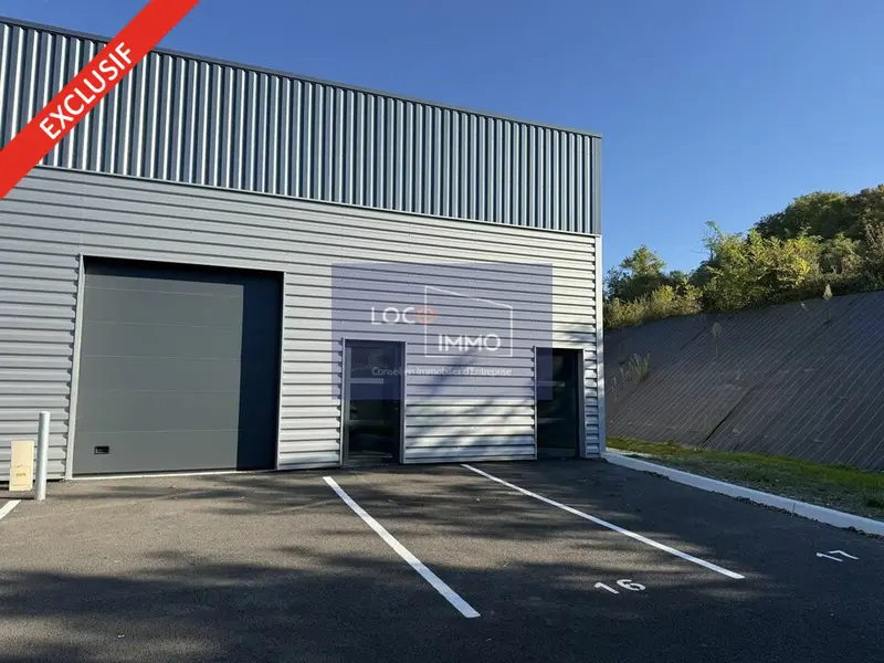 A louer Entrepôt 129m² Bassens A louer Entrepôt 129m² Bassens