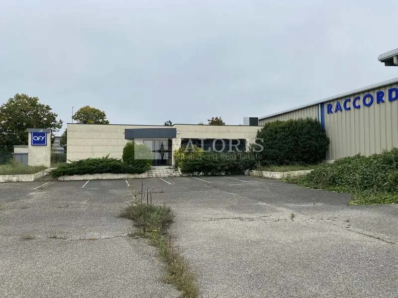 A vendre Locaux d'activité 2927m² Saint-Quentin-Fallavier