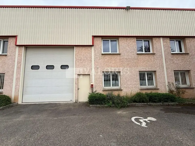 A louer Locaux d'activité 240m² Chassieu A louer Locaux d'activité 240m² Chassieu