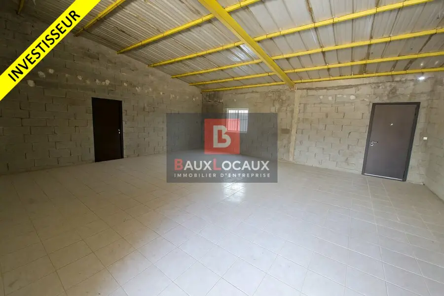 A vendre Locaux d'activité 1107m² Marignane
