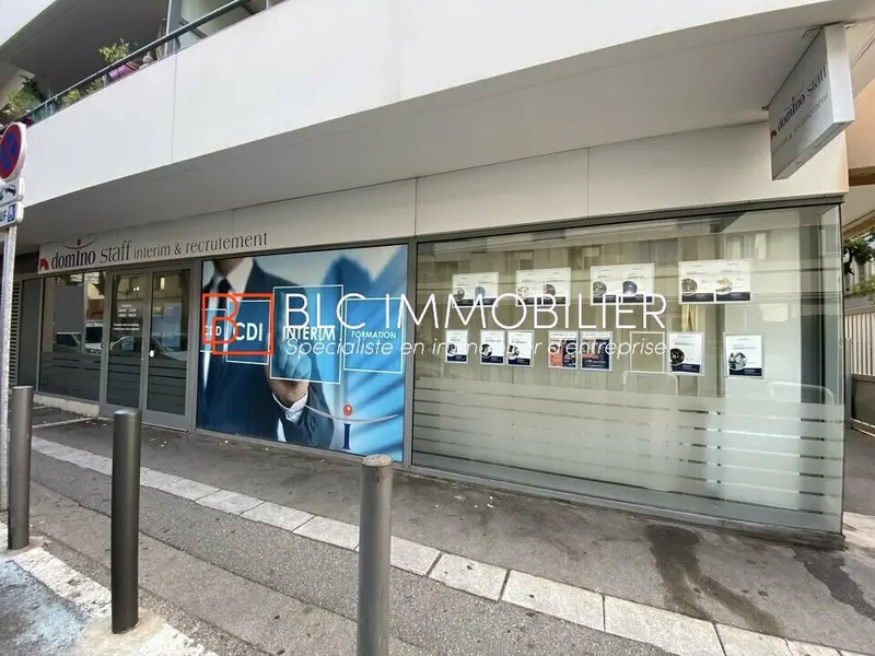 Local commercial à louer 115m2 - 13008 Marseille Local commercial à louer 115m2 - 13008 Marseille
