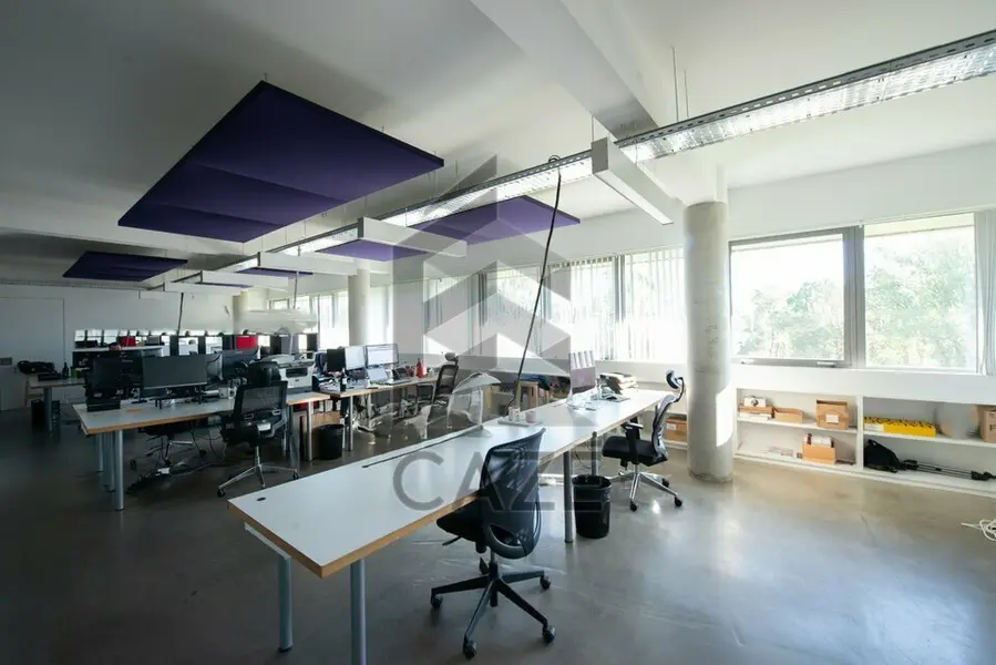 SUPERBES BUREAUX A VENDRE - BRUGES  SUPERBES BUREAUX A VENDRE - BRUGES