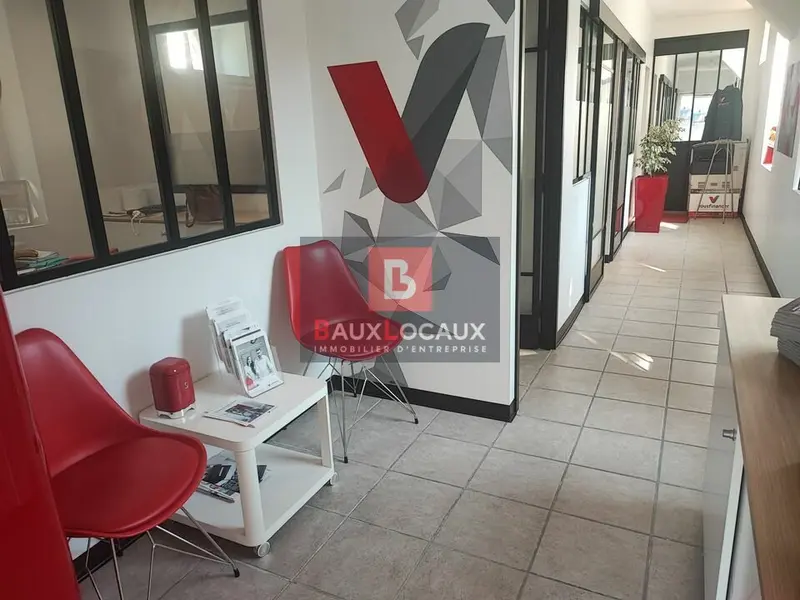 LOCATION LOCAL COMMERCIAL 50 m² SALON DE PROVENCE LOCATION LOCAL COMMERCIAL 50 m² SALON DE PROVENCE