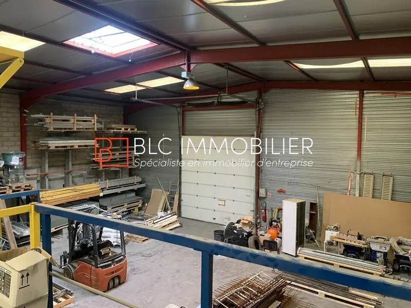 ENTREPOT A VENDRE 1150 m² 13240 SEPTEMES LES VALLONS ENTREPOT A VENDRE 1150 m² 13240 SEPTEMES LES VALLONS