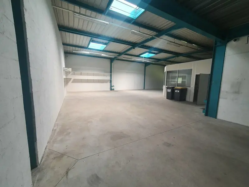 Local d'activité proche accès autoroute Local d'activité proche accès autoroute