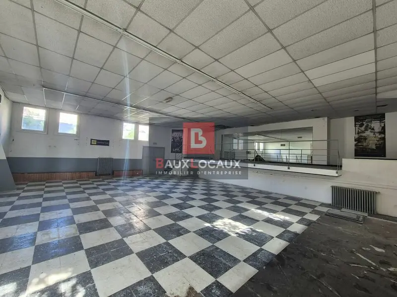VENTE LOCAL COMMERCIAL 582 m² SALON DE PROVENCE VENTE LOCAL COMMERCIAL 582 m² SALON DE PROVENCE