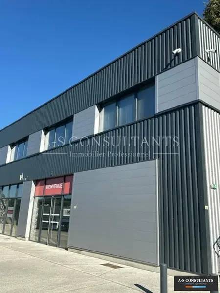 A louer Local commercial  350m² Le Pont-de-Beauvoisin A louer Local commercial  350m² Le Pont-de-Beauvoisin