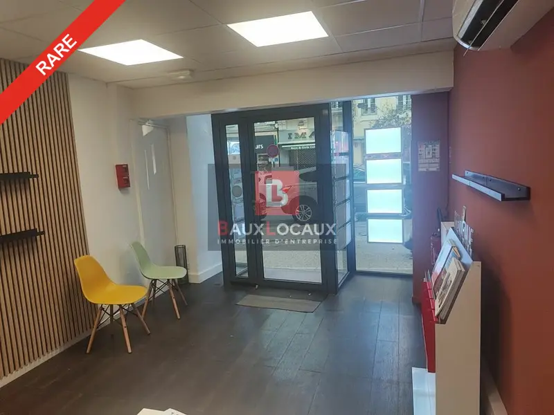 LOCATION LOCAL COMMERCIAL 93 m² SALON DE PROVENCE LOCATION LOCAL COMMERCIAL 93 m² SALON DE PROVENCE