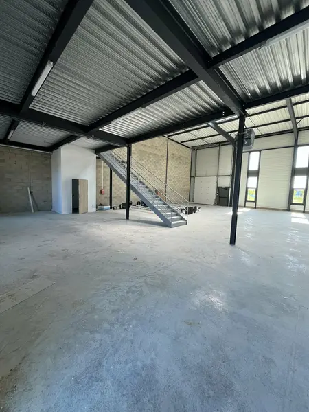 LOCAUX D'ACTIVITE NEUF A LOUER LOCAUX D'ACTIVITE NEUF A LOUER