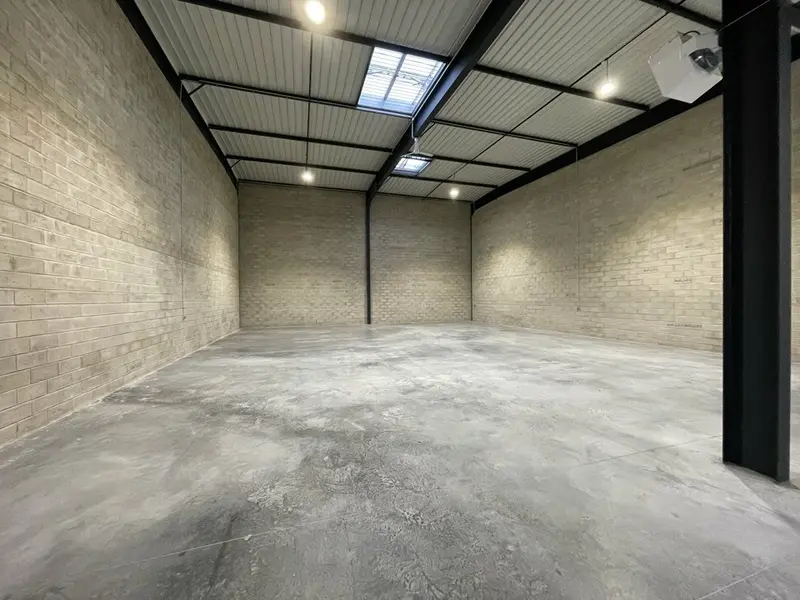 LOCAUX D'ACTIVITES A VENDRE LOCAUX D'ACTIVITES A VENDRE