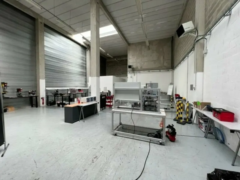 LOCAUX D'ACTIVITES A LOUER LOCAUX D'ACTIVITES A LOUER