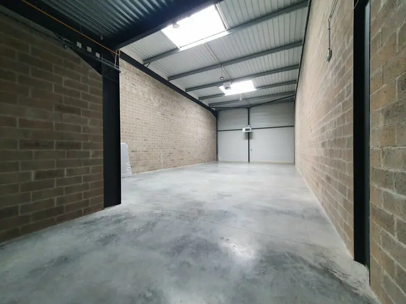 LOCAUX D'ACTIVITES DISPONIBLES A L'ACHAT LOCAUX D'ACTIVITES DISPONIBLES A L'ACHAT