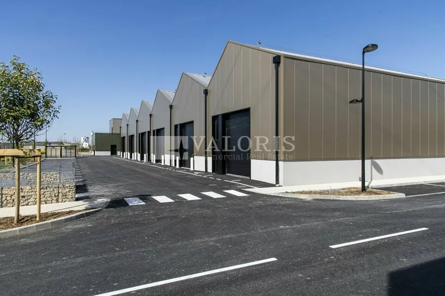 A vendre Locaux d'activité 3532.3m² Toussieu