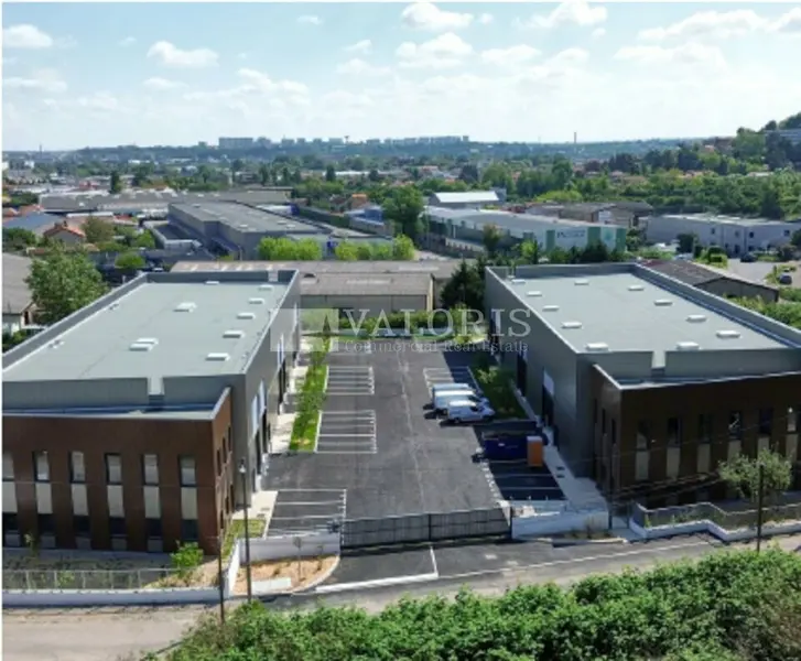 A vendre Locaux d'activité 948m² Saint-Genis-Laval A vendre Locaux d'activité 948m² Saint-Genis-Laval