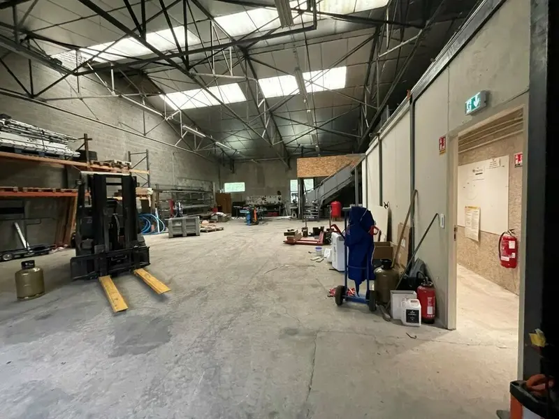 A louer Locaux d'activité 351m² Domarin A louer Locaux d'activité 351m² Domarin