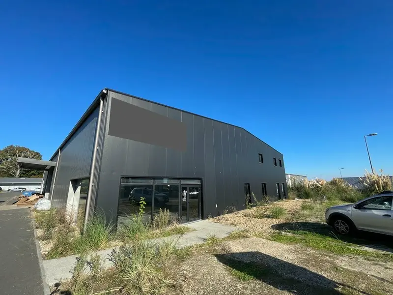 A louer Locaux d'activité 1689m² Saint-Loubès A louer Locaux d'activité 1689m² Saint-Loubès