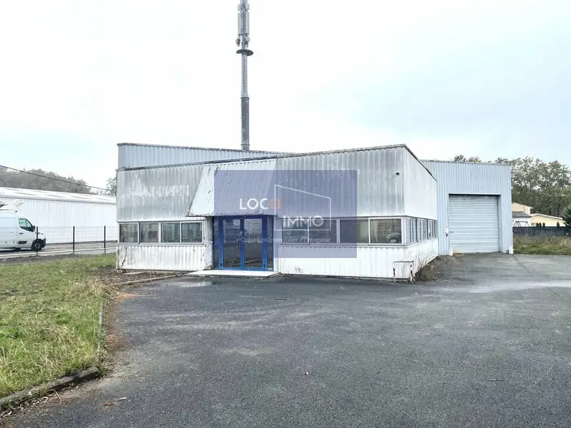 À LOUER  BÂTIMENT INDUSTRIEL  CARBON BLANC (33) À LOUER  BÂTIMENT INDUSTRIEL  CARBON BLANC (33)