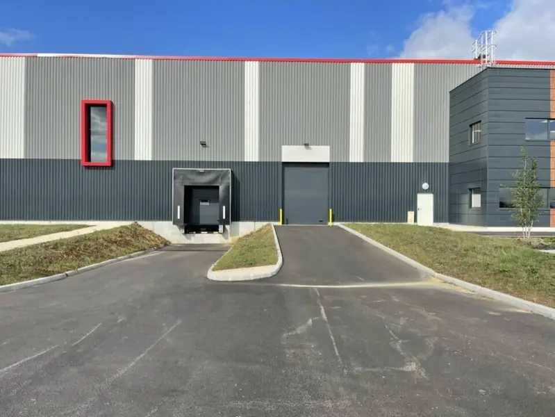 A louer Locaux d'activité 2609m² Le Thillay A louer Locaux d'activité 2609m² Le Thillay