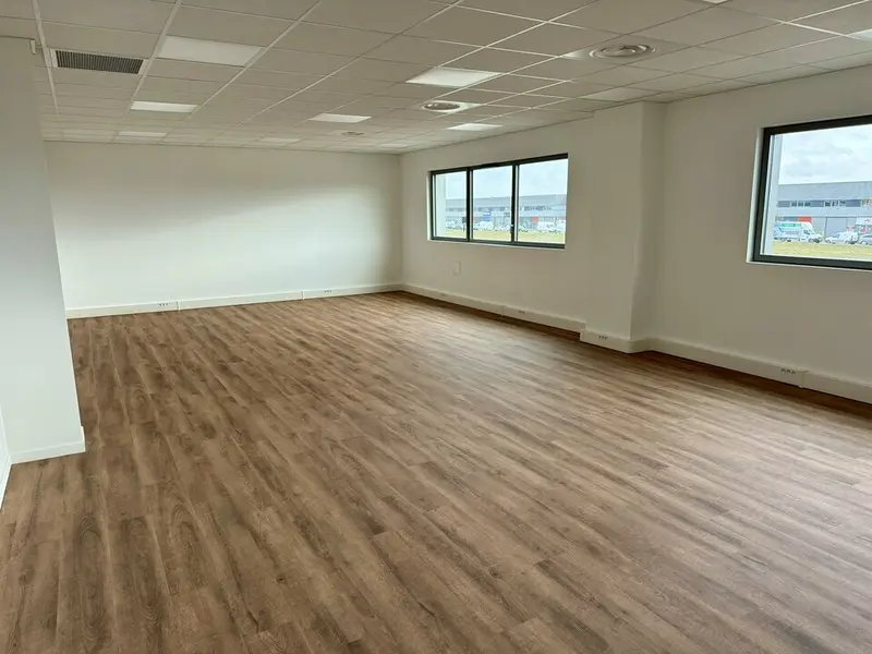 A louer Locaux d'activité 357m² Le Thillay A louer Locaux d'activité 357m² Le Thillay