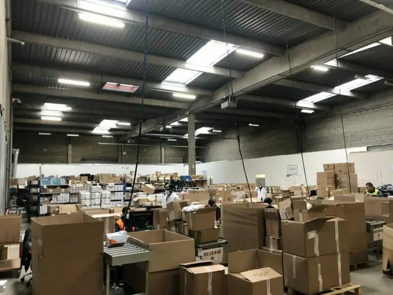 LOCAL D'ACTIVITES AVEC QUAIS DE DECHARGEMENT LOCAL D'ACTIVITES AVEC QUAIS DE DECHARGEMENT