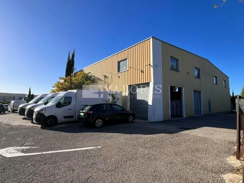 A louer Locaux d'activité 730m² Velaux A louer Locaux d'activité 730m² Velaux