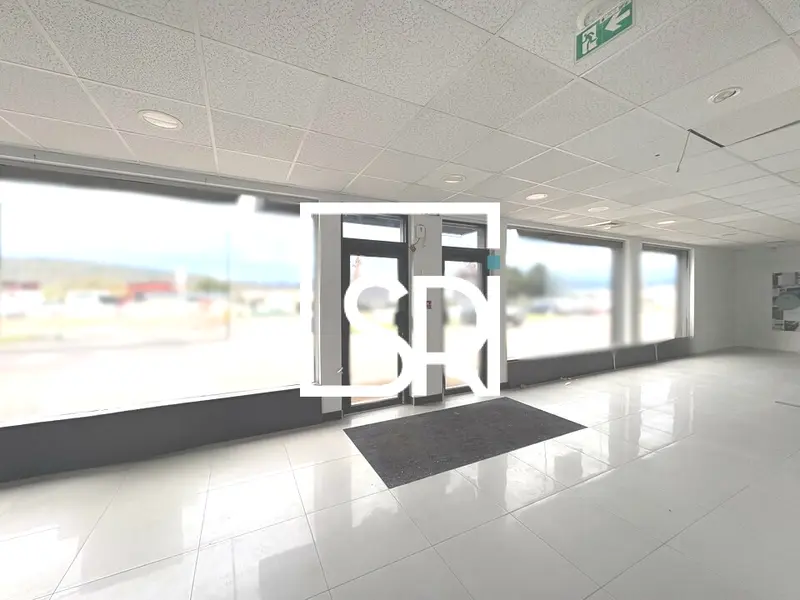 LOCATION LOCAL COMMERCIAL - 560 M² - COURNON D'AUVERGNE 63800 LOCATION LOCAL COMMERCIAL - 560 M² - COURNON D'AUVERGNE 63800