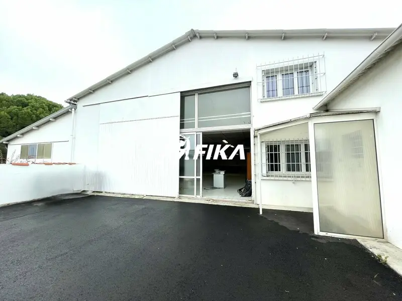 A LOUER LOCAL D'ACTIVITE 400 m² - (31200) TOULOUSE A LOUER LOCAL D'ACTIVITE 400 m² - (31200) TOULOUSE