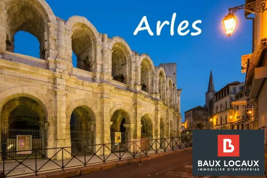 VENTE LOCAL PROFESSIONNEL 90 m² AVEC TERRAIN 600 m² ARLES VENTE LOCAL PROFESSIONNEL 90 m² AVEC TERRAIN 600 m² ARLES