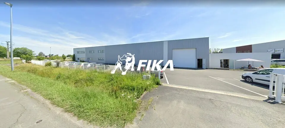 A VENDRE LOCAL D'ACTIVITE 1400 M² A VENDRE LOCAL D'ACTIVITE 1400 M²