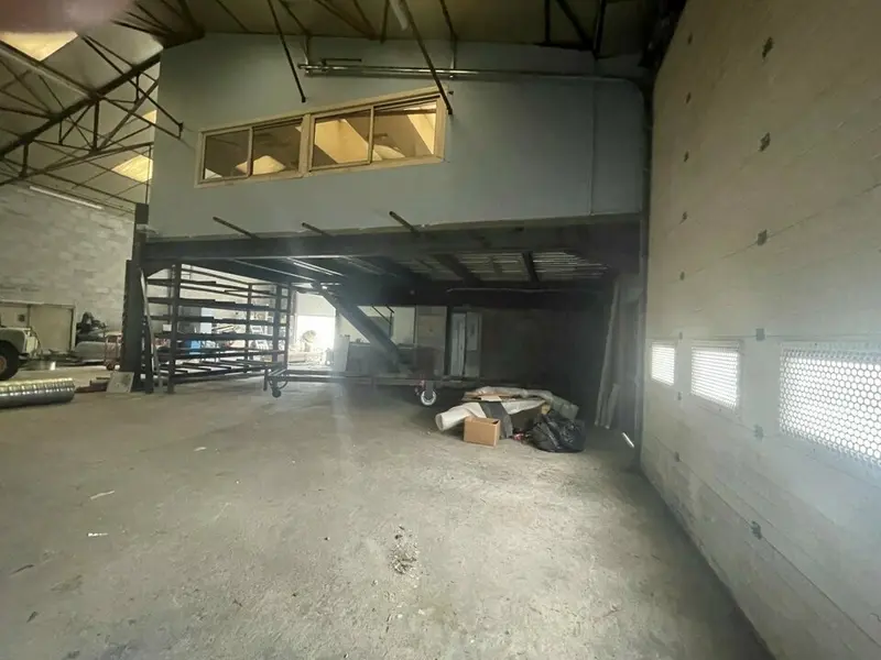 A louer Locaux d'activité 293m² Domarin A louer Locaux d'activité 293m² Domarin