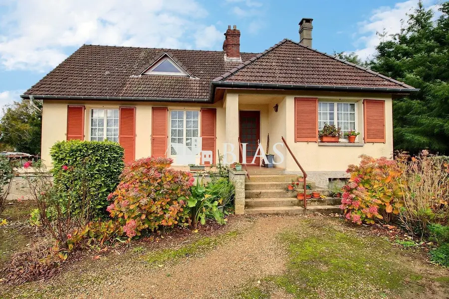 A 10 minutes de Buchy et 35 minutes de Rouen. A 10 minutes de Buchy et 35 minutes de Rouen.