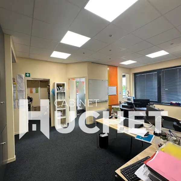 A Louer bureaux de 65 m2 avec parking CAEN  A Louer bureaux de 65 m2 avec parking CAEN