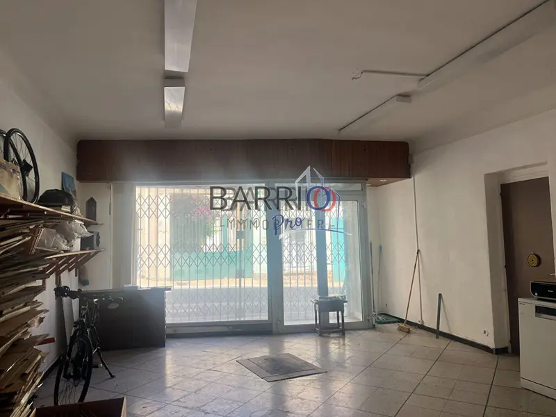 À VENDRE MURS COMMERCIAUX + FONDS DE COMMERCE 61,75 m2 à Por À VENDRE MURS COMMERCIAUX + FONDS DE COMMERCE 61,75 m2 à Por