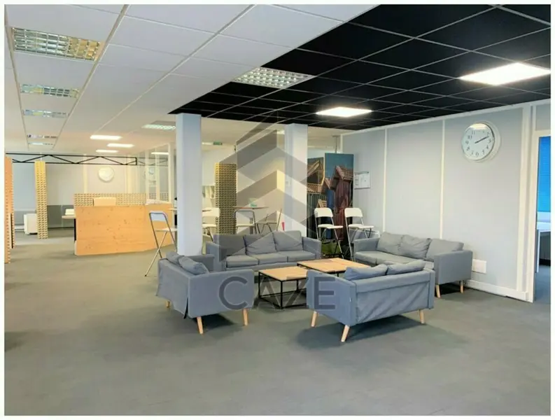 BUREAUX A LOUER - VISIBILITE IDEALE - ACCES TRAMWAY