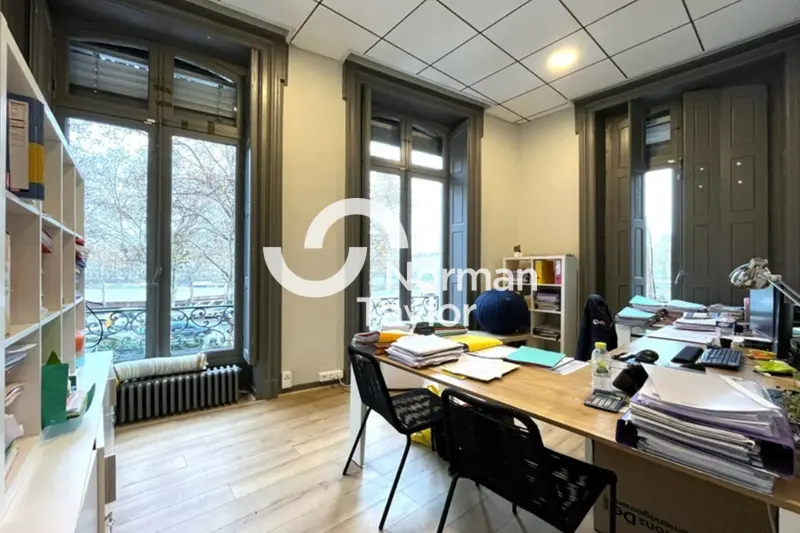 Rare bureaux de 600 m² en rez-de-chaussée /R+1 à Lyon 1