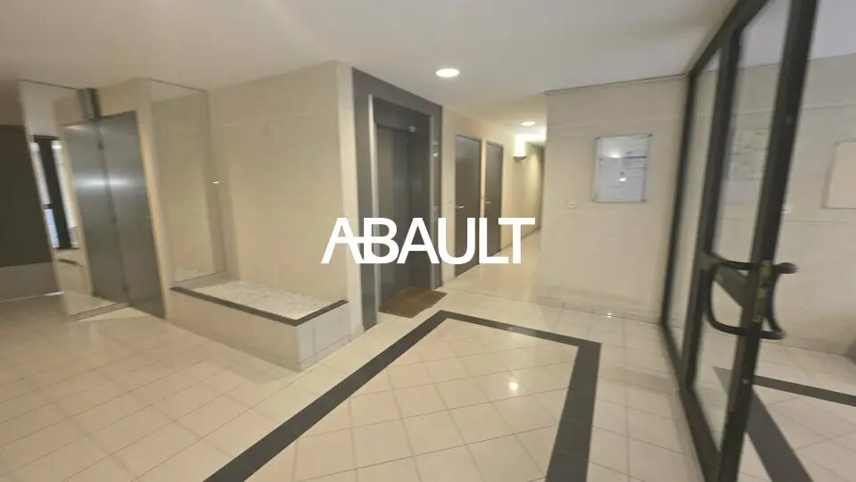 BORDEAUX CHARTRONS BUREAUX A LOUER DE 48M² ENVIRON EN RDC