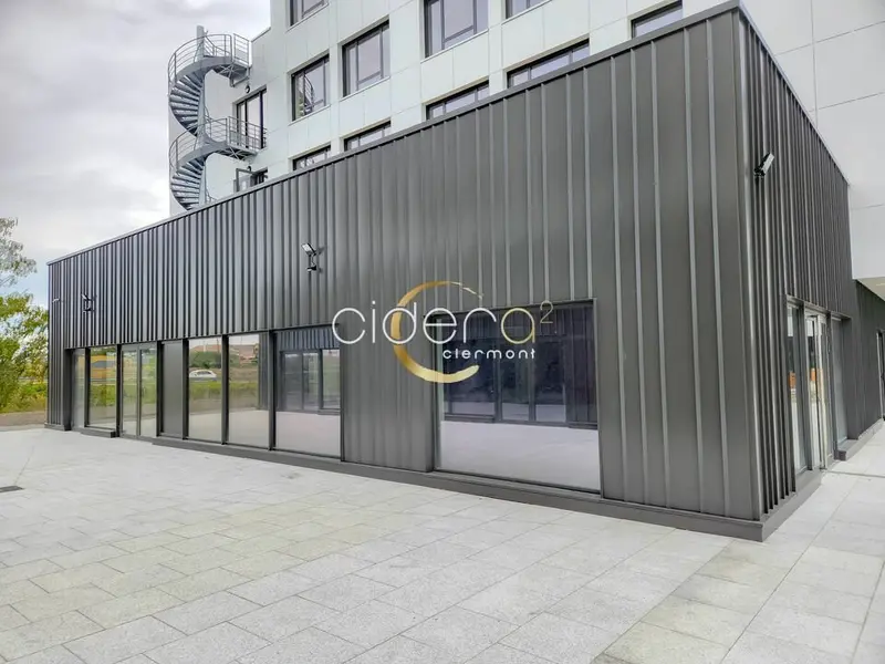 A louer Local commercial  175.6m² Clermont-Ferrand