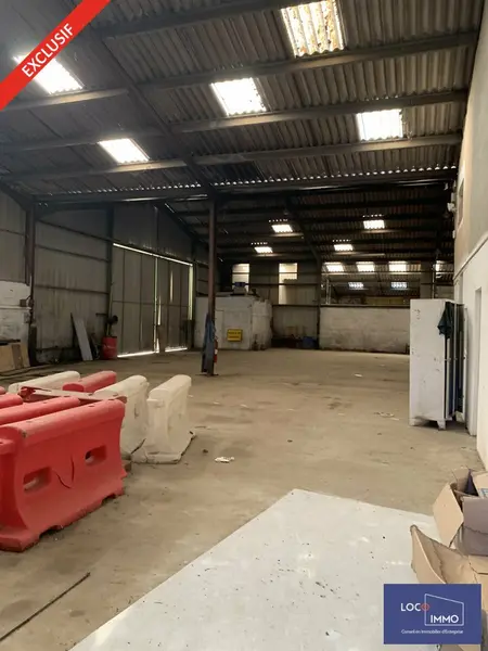 A vendre Entrepôt 1240m² Preignac
