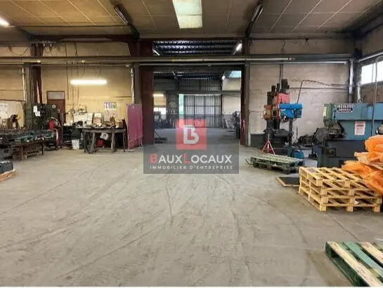 A LOUER, AVIGNON, Entrepôt de 4200 m² au cur de la ZI Courtine