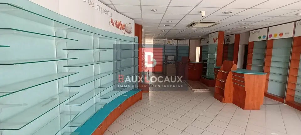 A louer Local commercial  105m² Aramon
