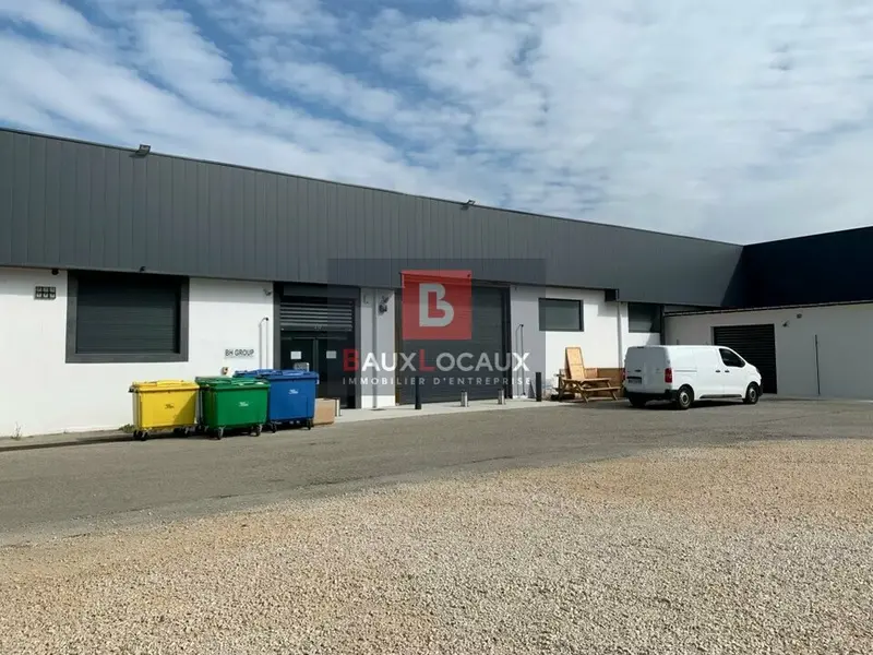 A louer Local commercial  380m² Morières-lès-Avignon