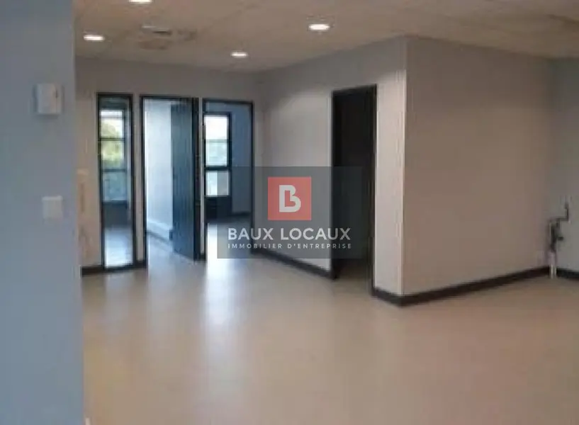 BUREAUX A LOUER DE 152M² AVIGNON SUR ROUTE PASSANTE