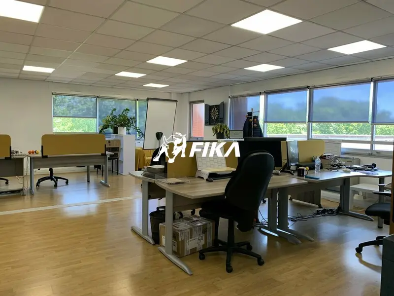 A LOUER BUREAUX 217 m² (31670) LABEGE