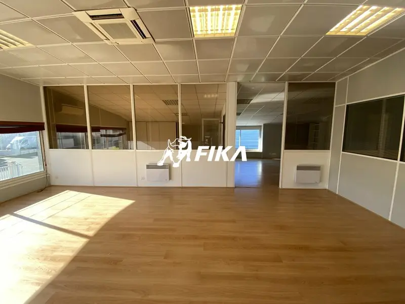 A LOUER BUREAUX 515 m² (31600) MURET