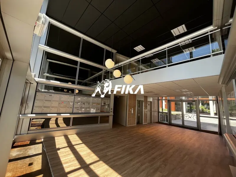A VENDRE BUREAUX 214 m² - (31200) TOULOUSE