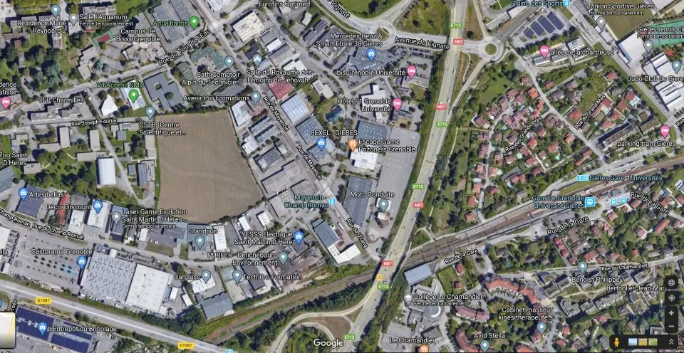 A vendre Local commercial  550m² Gières A vendre Local commercial  550m² Gières