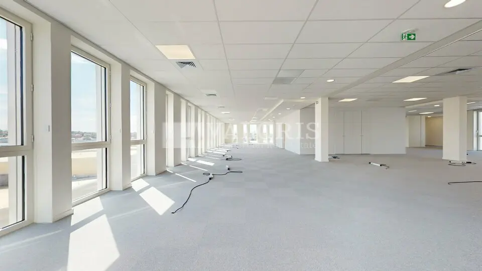 A louer Bureaux 3625.7m² Décines-Charpieu