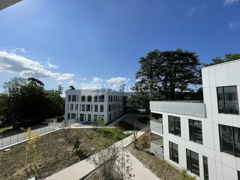 A vendre Bureaux 2364.44m² Limonest
